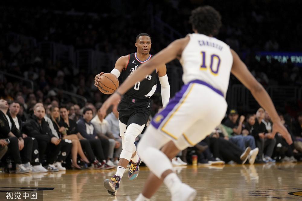 现出紧张甚 现出紧张甚